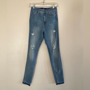 Hollister Ultra High-Rise Extreme Skinny Extreme Stretch, Light Blue Distressed